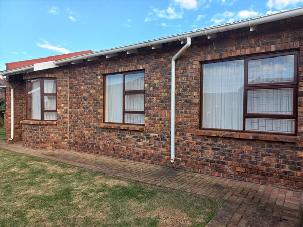 3 Bed Townhouse in Jeffreys Bay