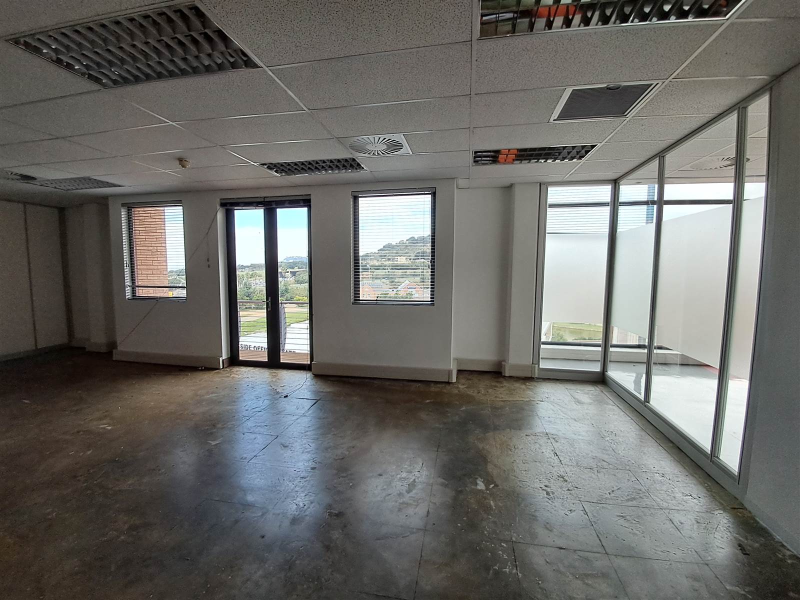 548  m² Commercial space in Constantia Kloof photo number 9