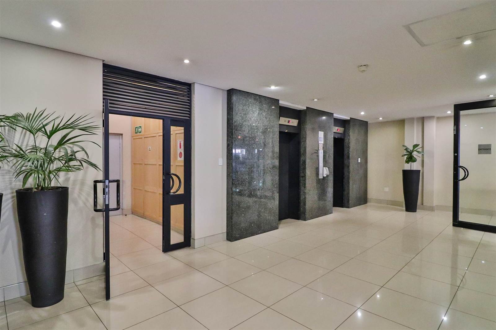 250  m² Commercial space in Rosebank photo number 6