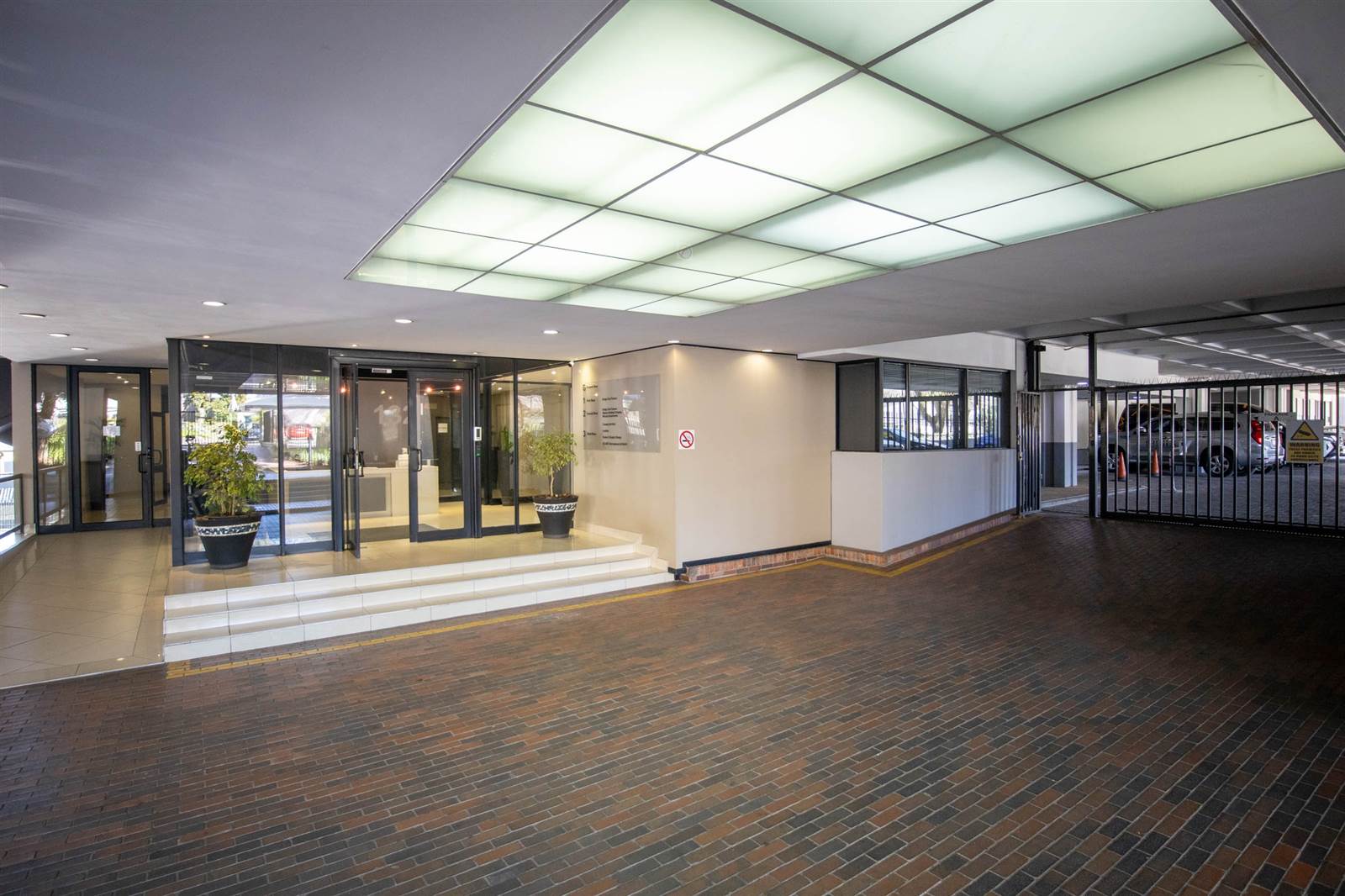 250  m² Commercial space in Rosebank photo number 4