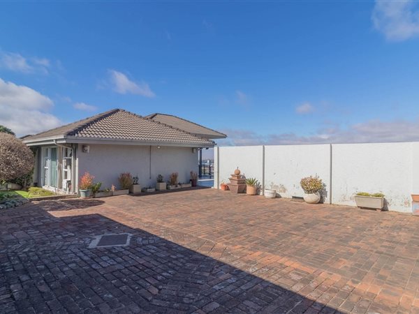 4 Bedroom House 4 Bedroom House