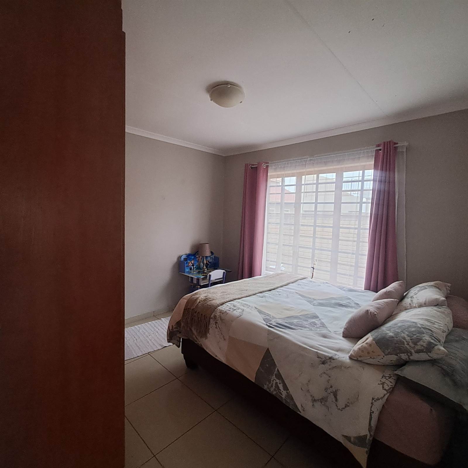 3 Bed Townhouse in Waterkloof photo number 9