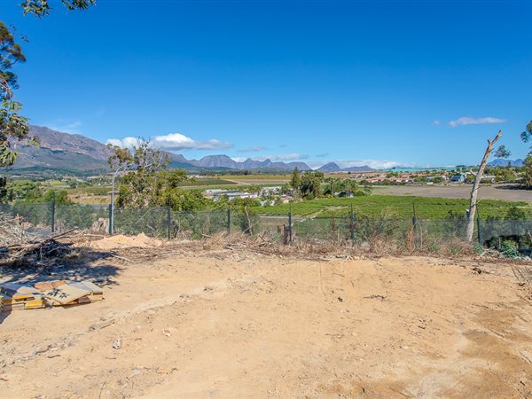 315 m² Land available in Berg En Dal