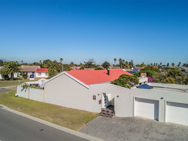 4 Bedroom House 4 Bedroom House
