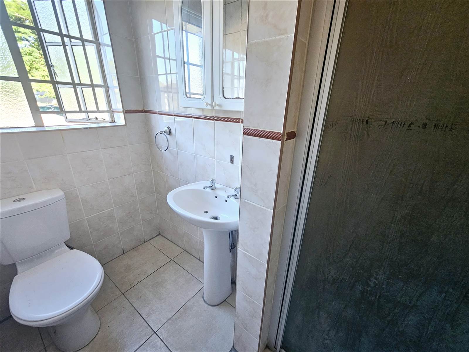 2 Bed Apartment in Louis Trichardt photo number 9
