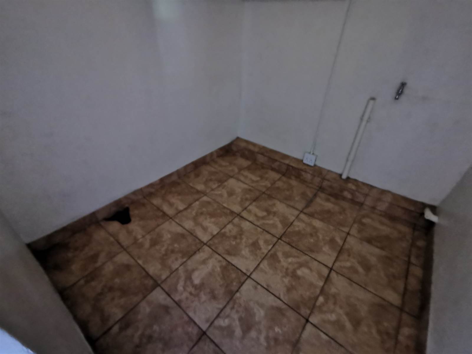 2 Bed Townhouse in Klerksdorp photo number 11