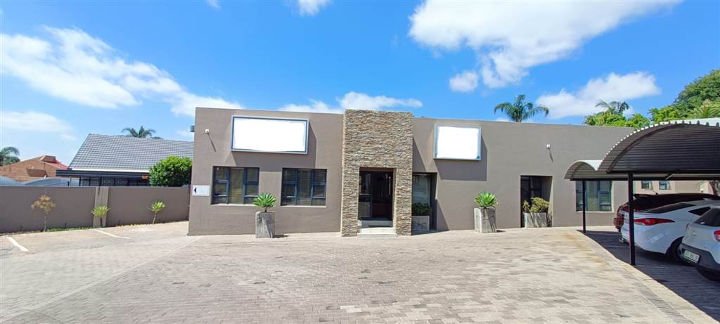 432  m² Commercial space in Garsfontein photo number 1
