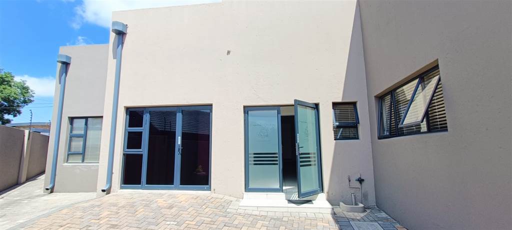 432  m² Commercial space in Garsfontein photo number 16