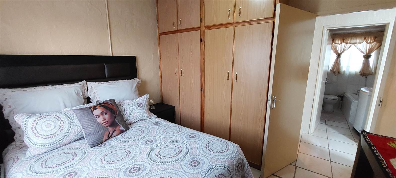 2 Bed House in Thabong photo number 16