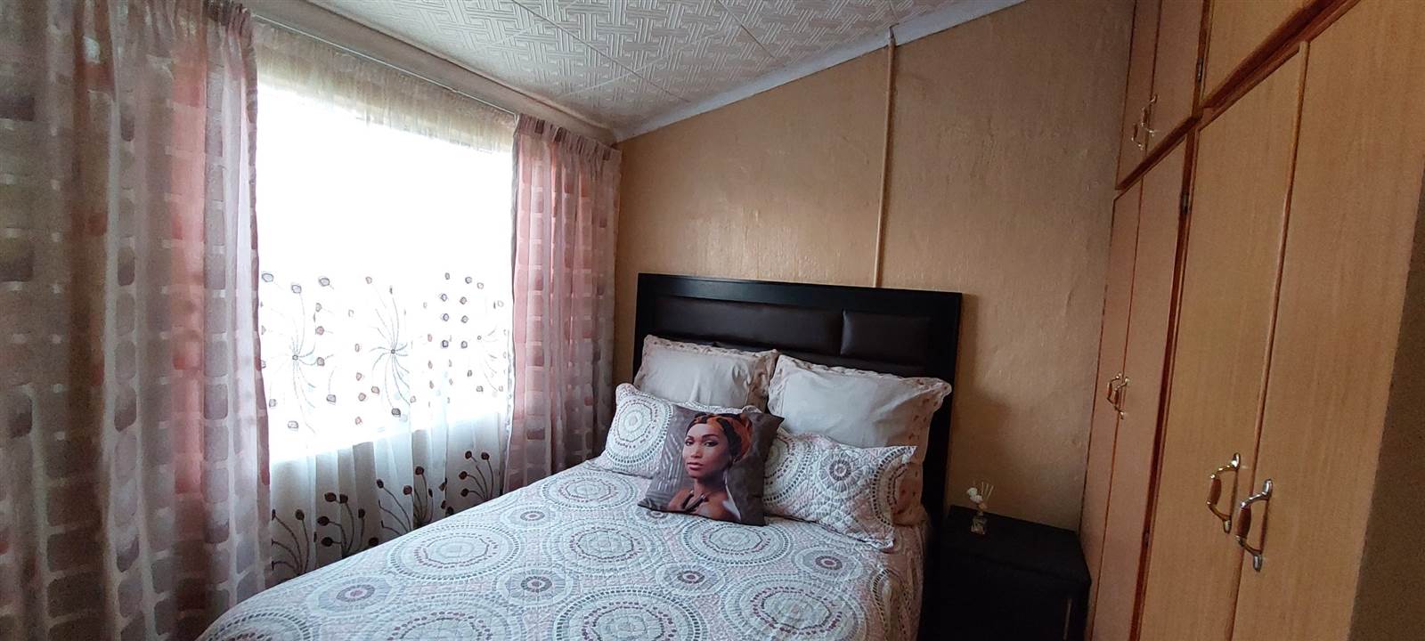 2 Bed House in Thabong photo number 15