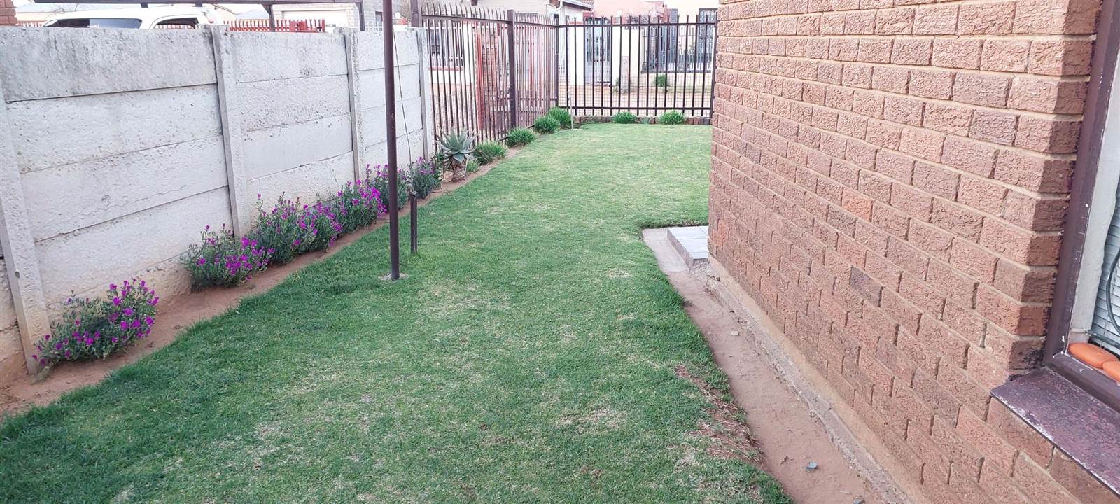 2 Bed House in Thabong photo number 24
