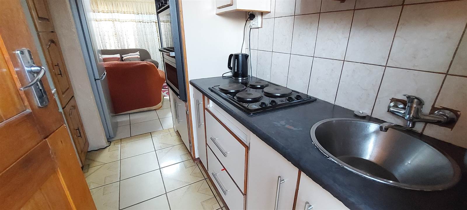 2 Bed House in Thabong photo number 7