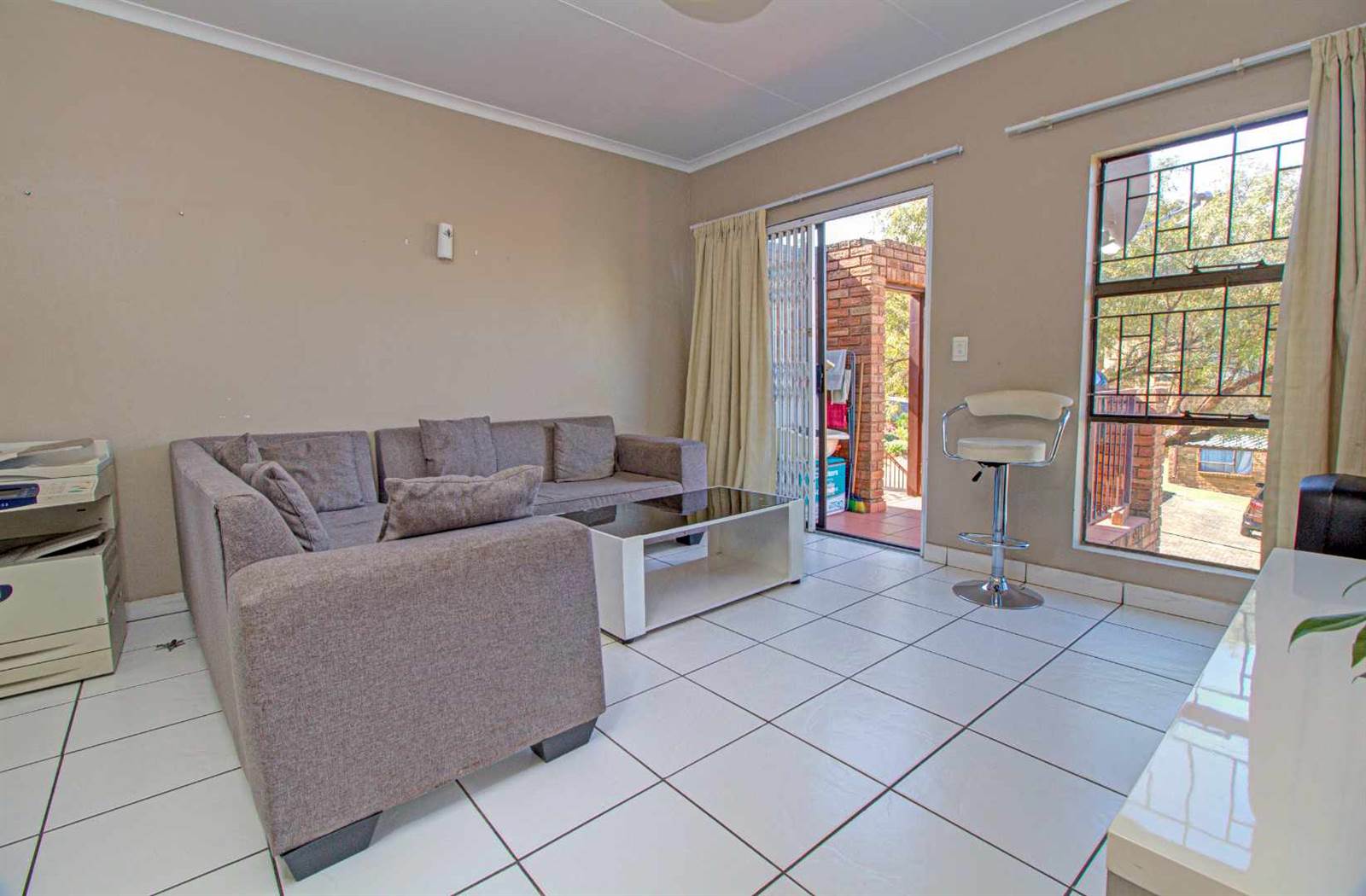 2 Bed Apartment in Wilgeheuwel photo number 8