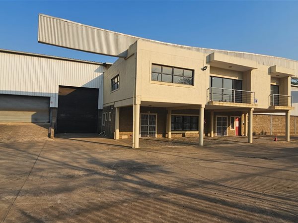 990  m² Commercial space in Shakas Head