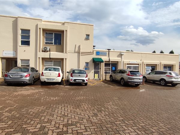 180  m² Commercial space in Dunvegan