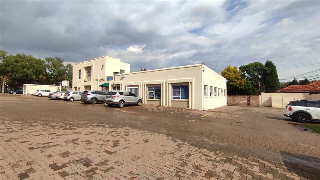 180  m² Commercial space in Dunvegan photo number 2