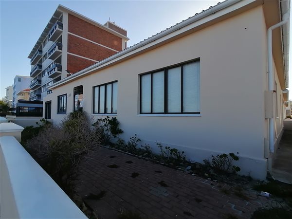 9 Bed House in Strand North