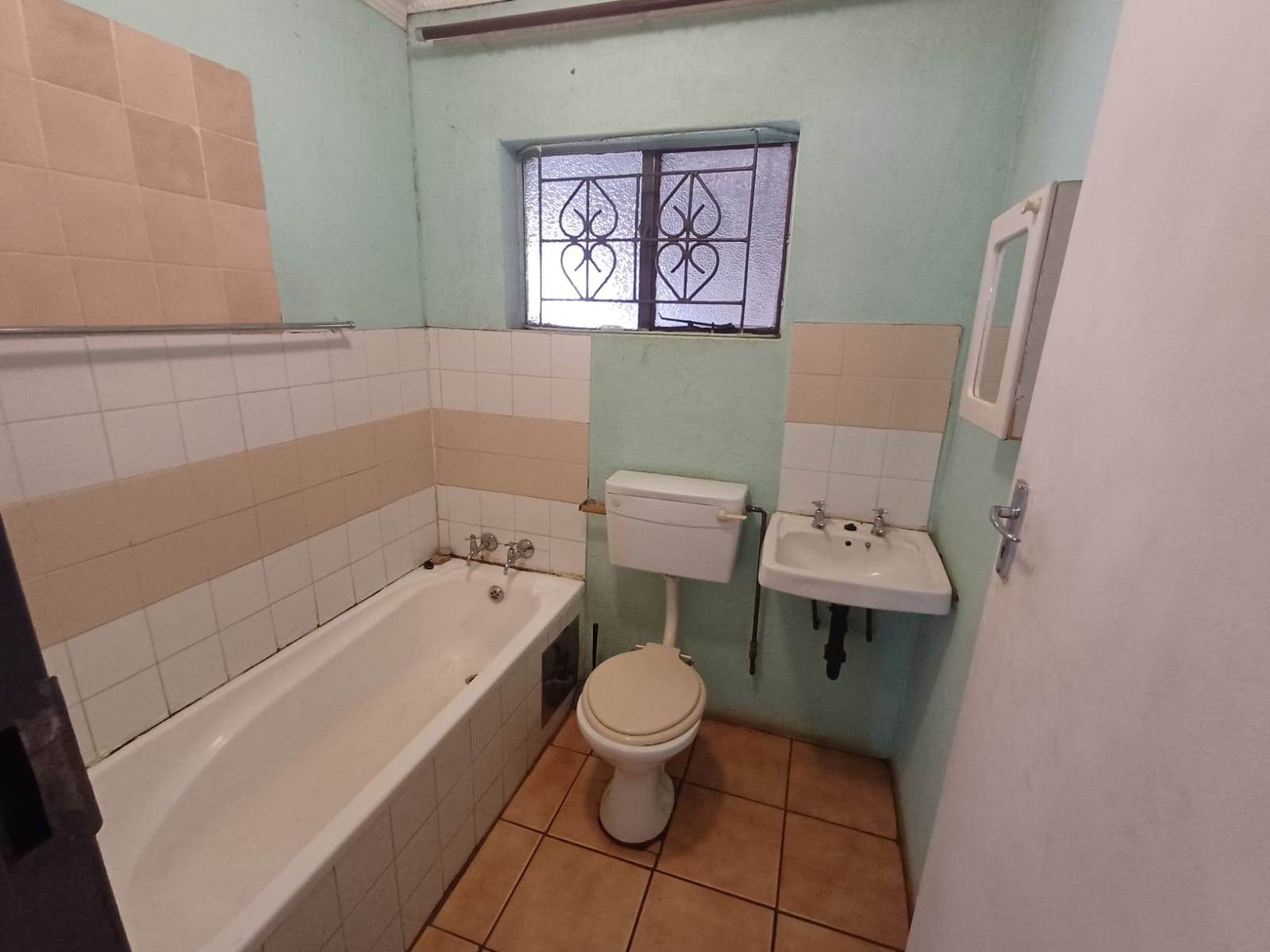 2 Bed House in Mamelodi East photo number 13