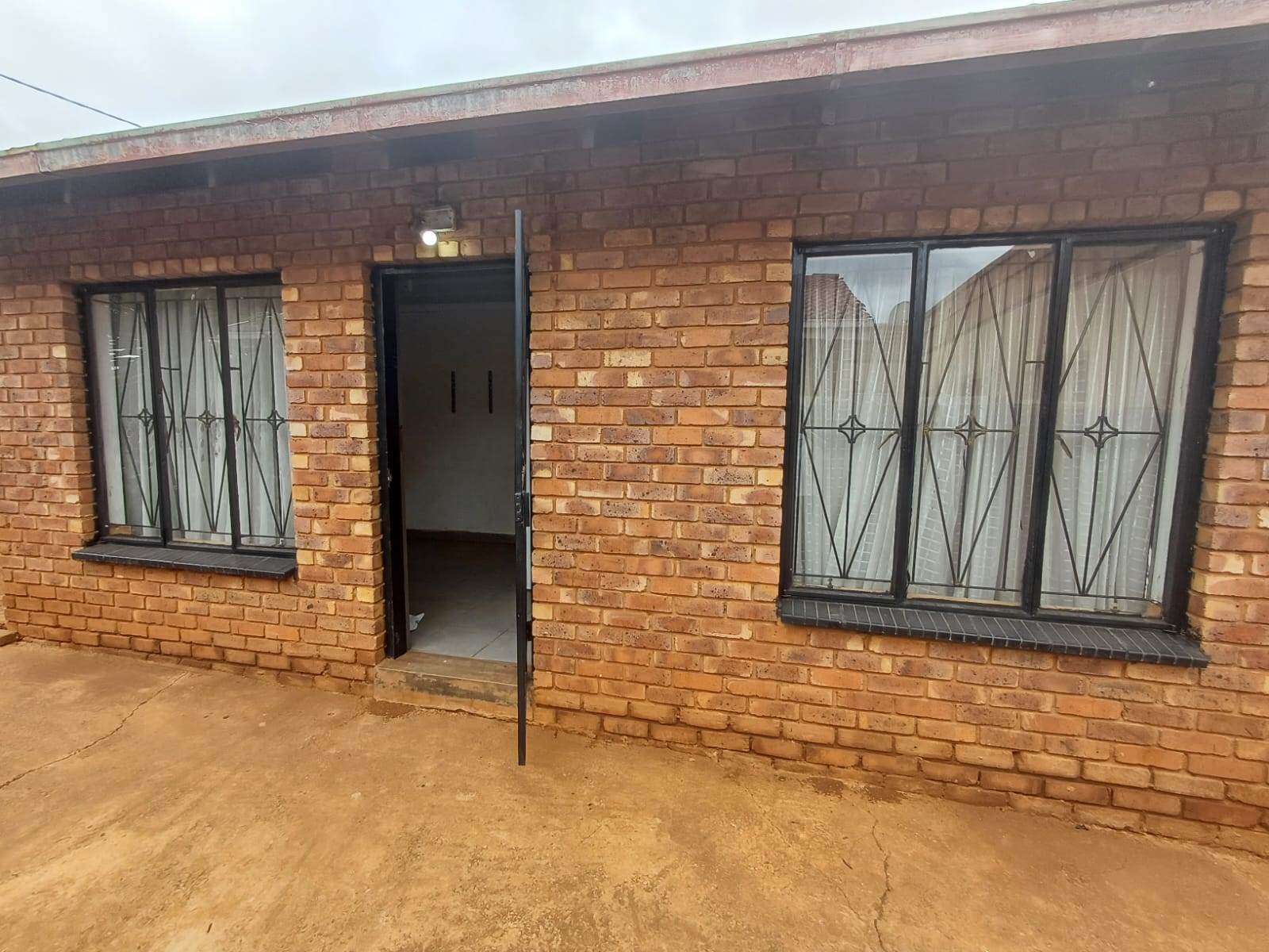 2 Bed House in Mamelodi East photo number 8