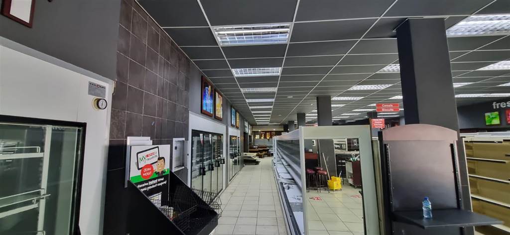 950  m² Commercial space in Krugersdorp Central photo number 6