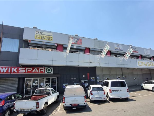 950  m² Commercial space in Krugersdorp Central