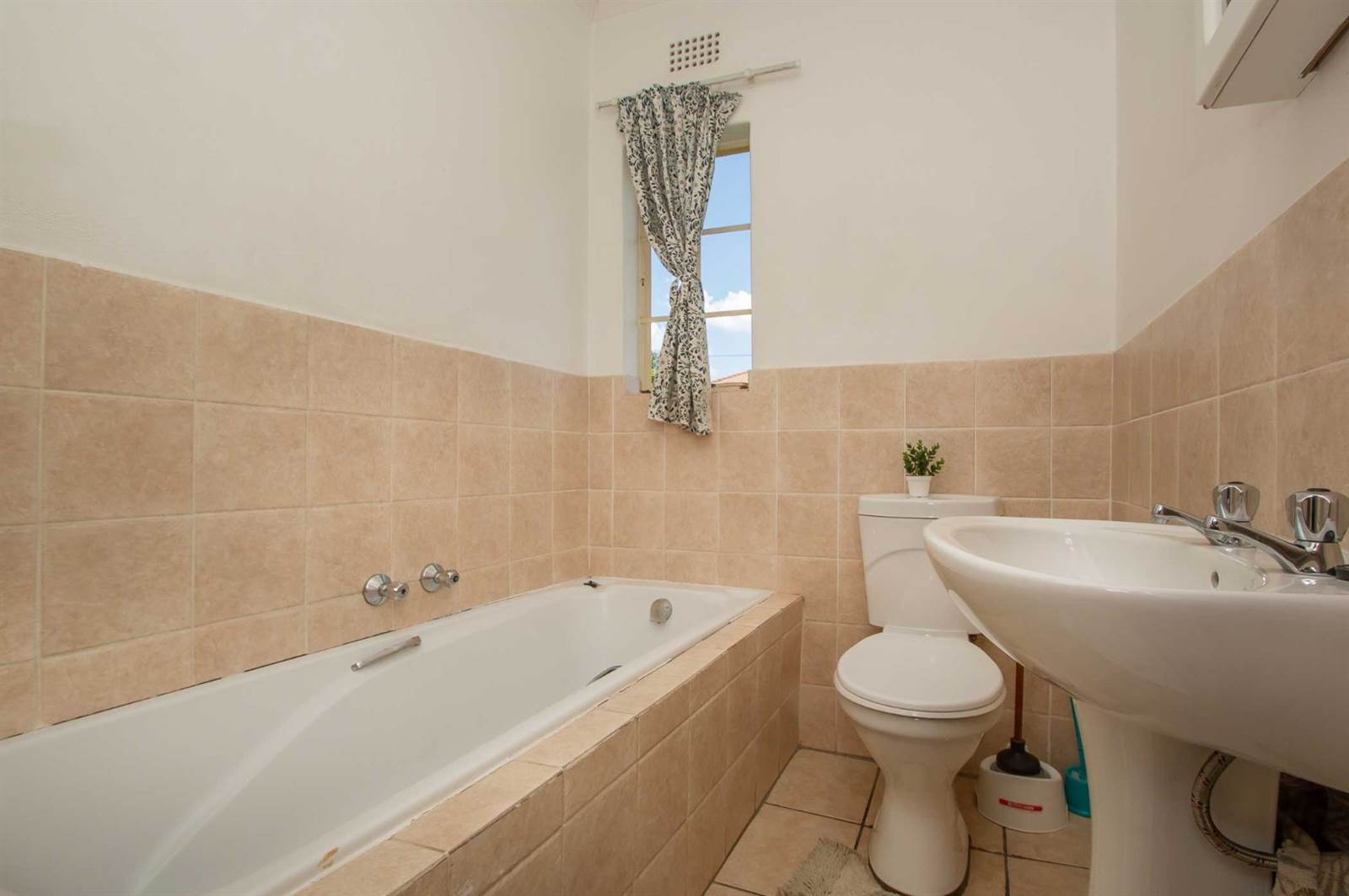 2 Bed Apartment in Strubens Valley photo number 21