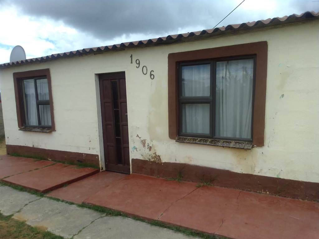 4 Bed House in Thabong photo number 2