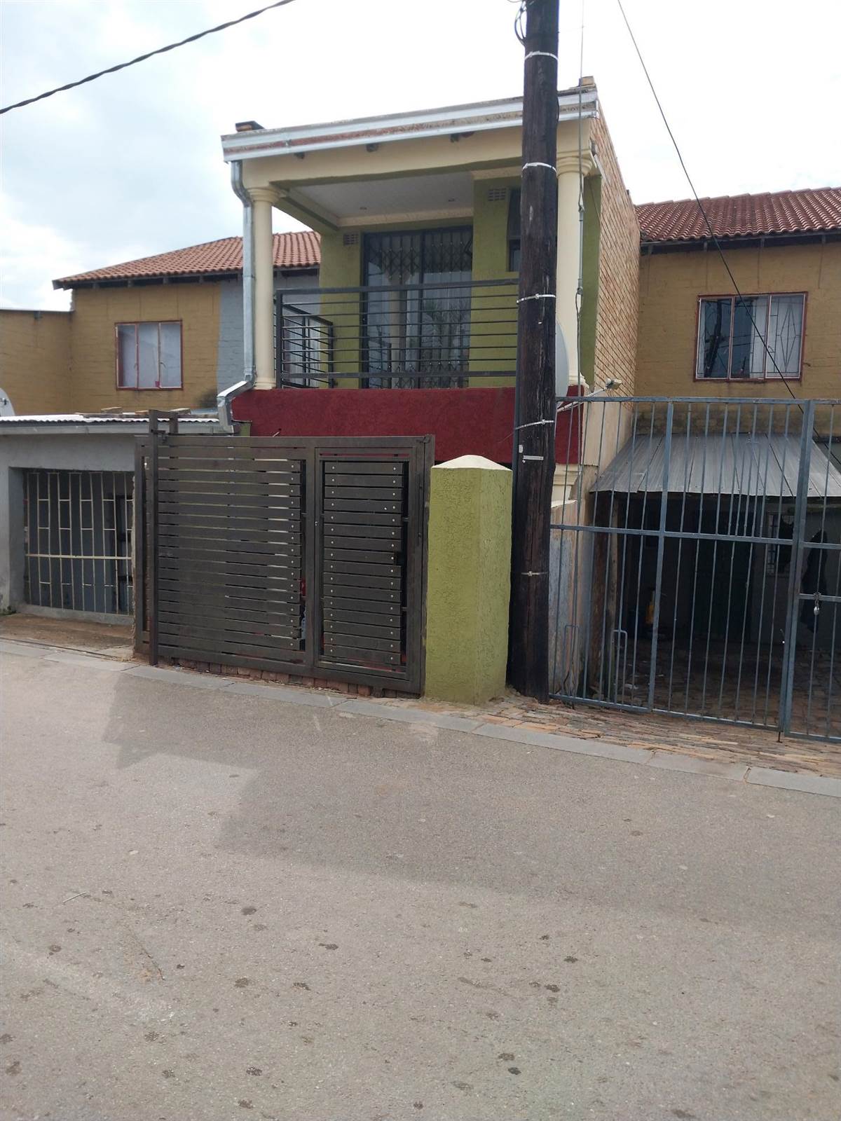 3 Bed House in Durban Roodepoort Deep photo number 2