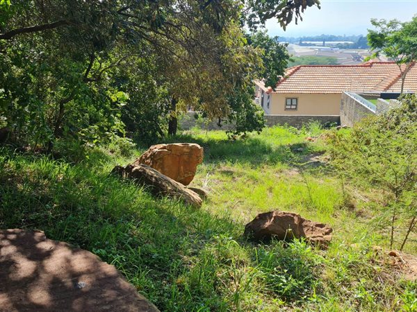 744 m² Land available in Cashan