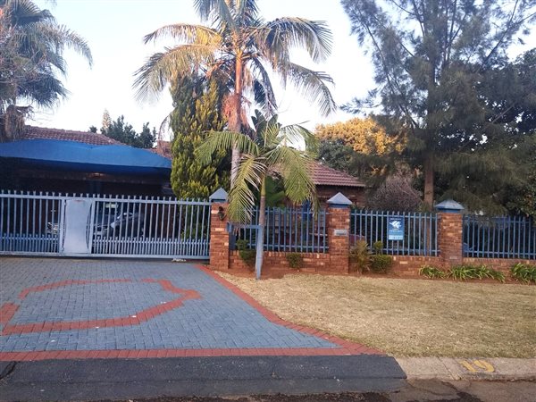4 Bedroom House 4 Bedroom House