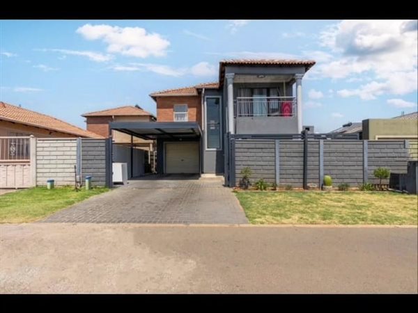 4 Bedroom House 4 Bedroom House