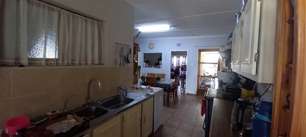 4 Bed House in Harrismith photo number 4