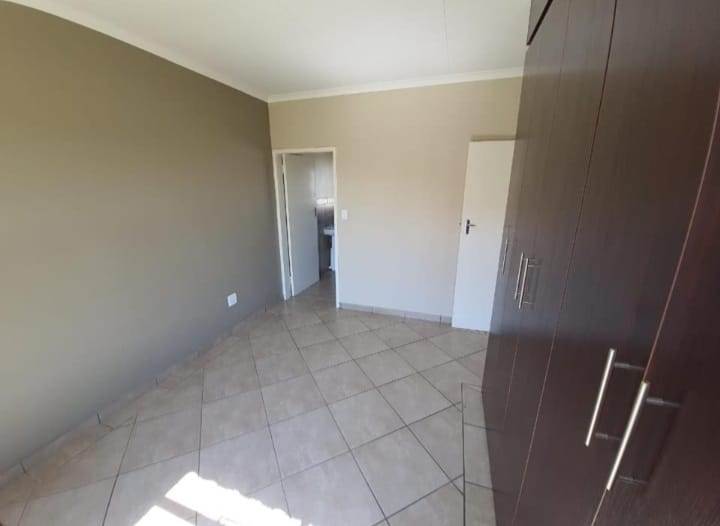 2 Bed Townhouse in Riversdale photo number 10