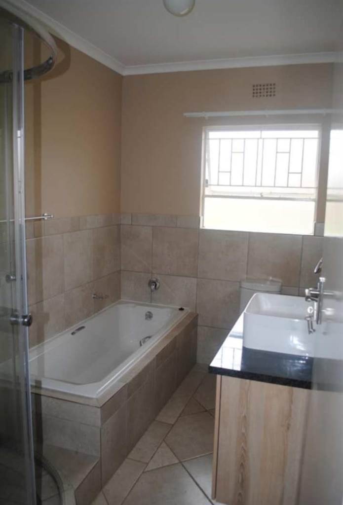 2 Bed Townhouse in Riversdale photo number 14