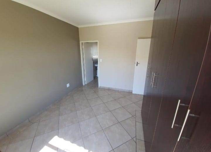 2 Bed Townhouse in Riversdale photo number 12