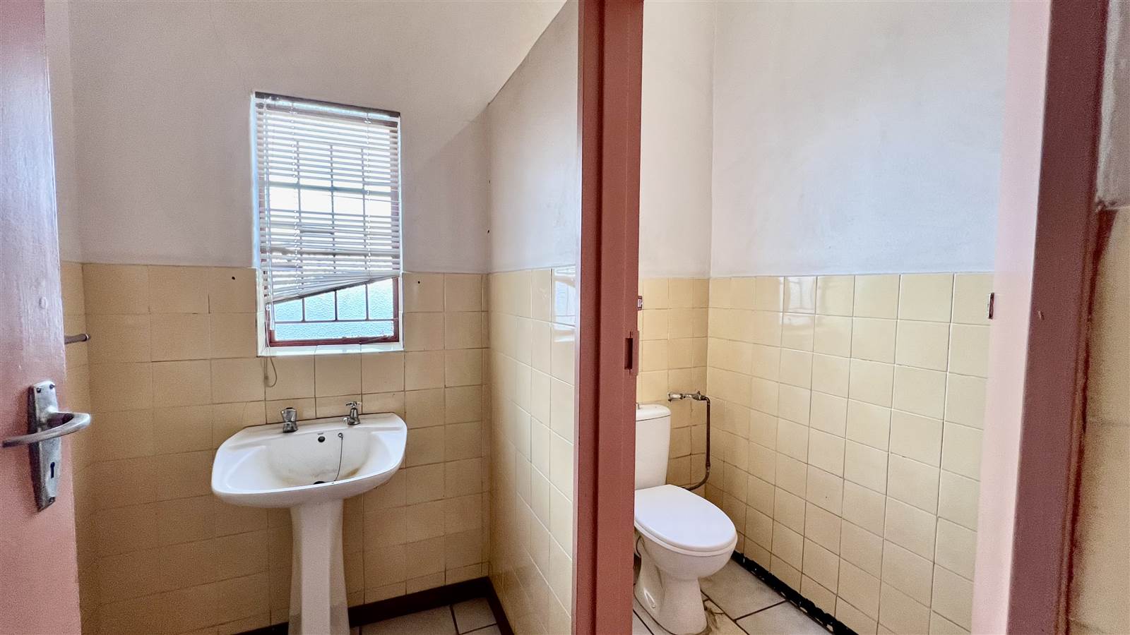 800  m² Commercial space in Nelspruit Central photo number 14