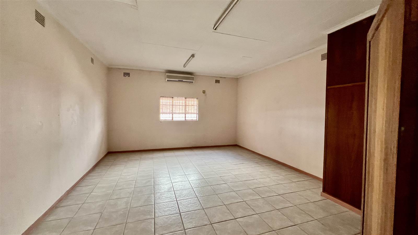 800  m² Commercial space in Nelspruit Central photo number 8