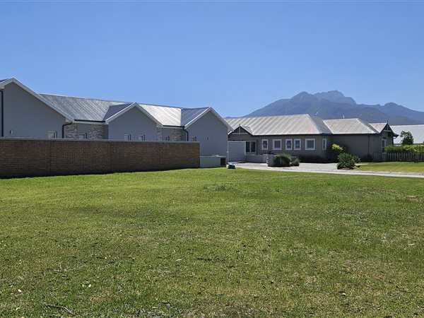 743 m² Land available in Kraaibosch