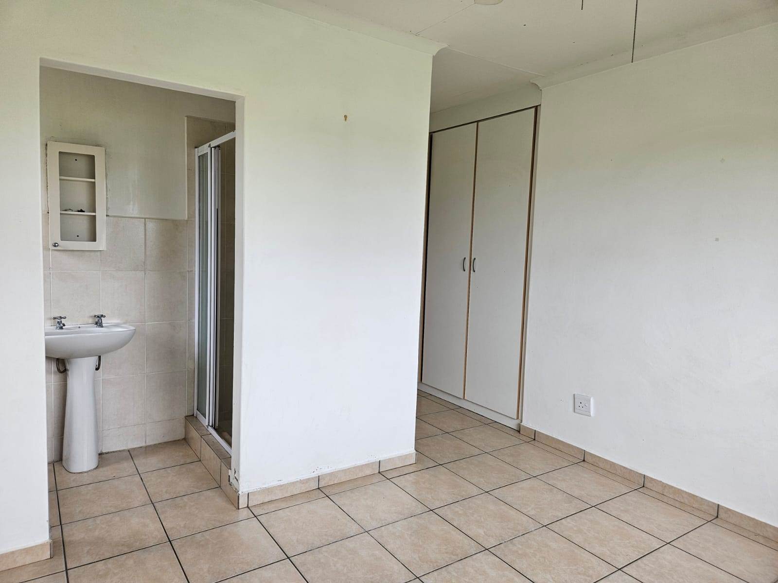 2 Bed Flat in Richards Bay Central photo number 5