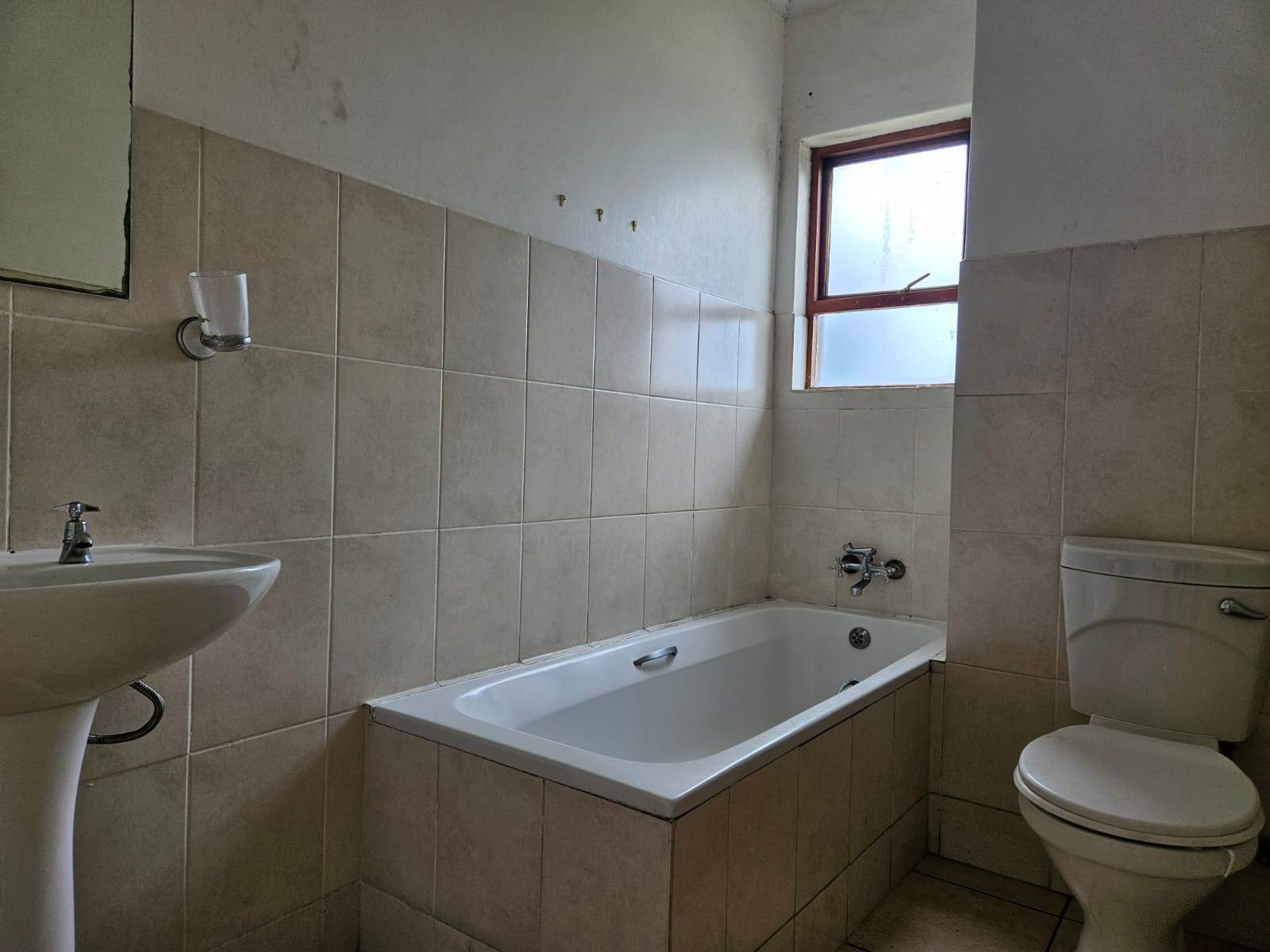 2 Bed Flat in Richards Bay Central photo number 6