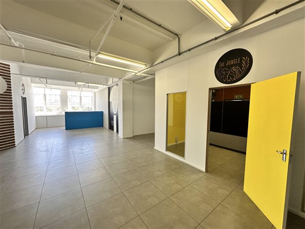 117  m² Commercial space in Woodstock