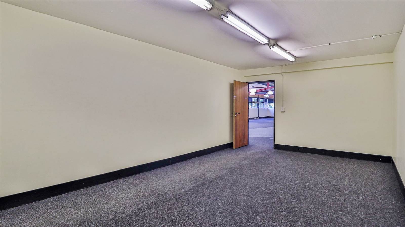 542  m² Commercial space in Montrose photo number 16