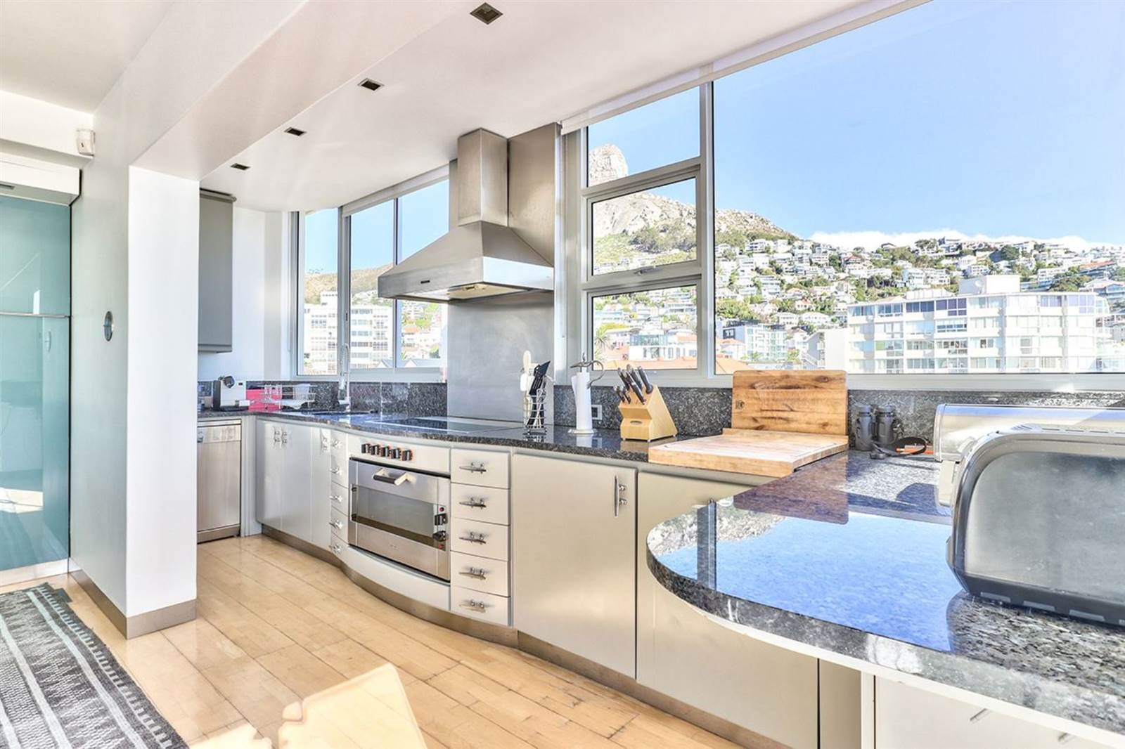 2 Bed Apartment in Bantry Bay photo number 22