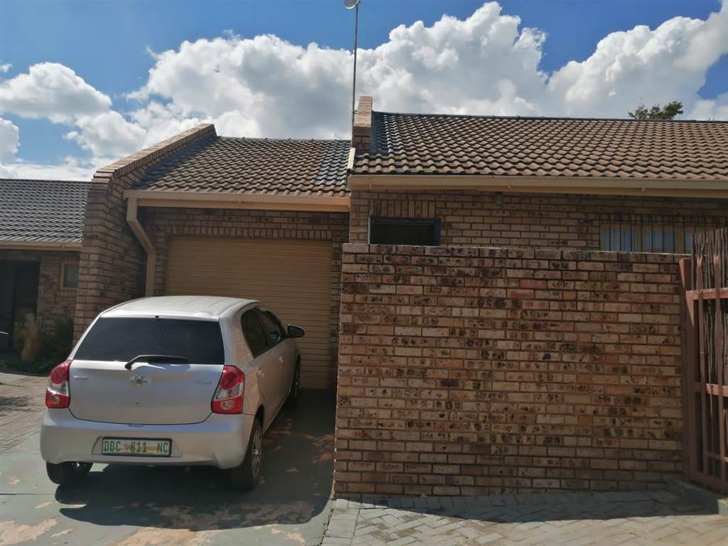 2 Bed Townhouse in Parys photo number 21