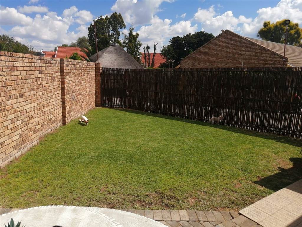 2 Bed Townhouse in Parys photo number 3