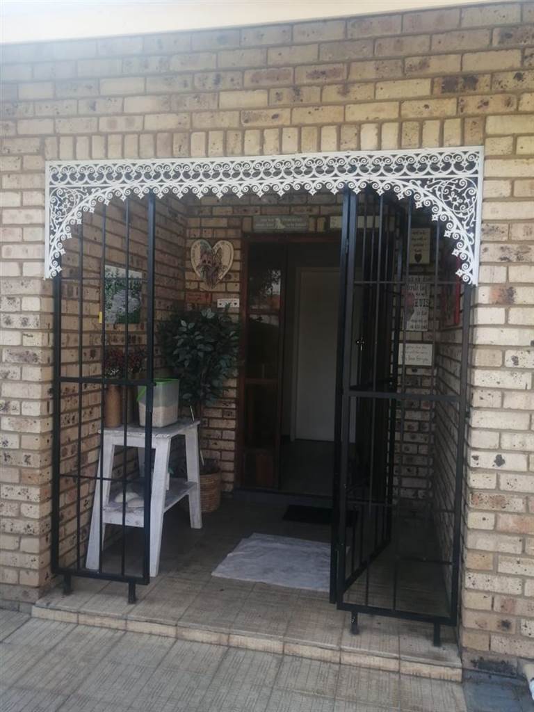2 Bed Townhouse in Parys photo number 19