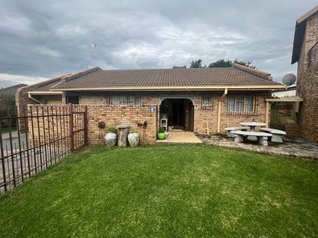 2 Bed Townhouse in Parys photo number 1
