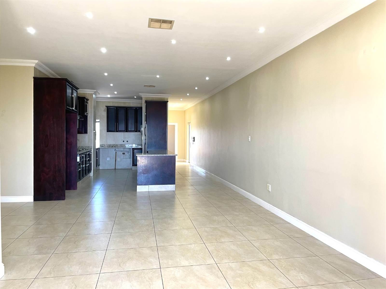 4 Bed Apartment in La Lucia photo number 7