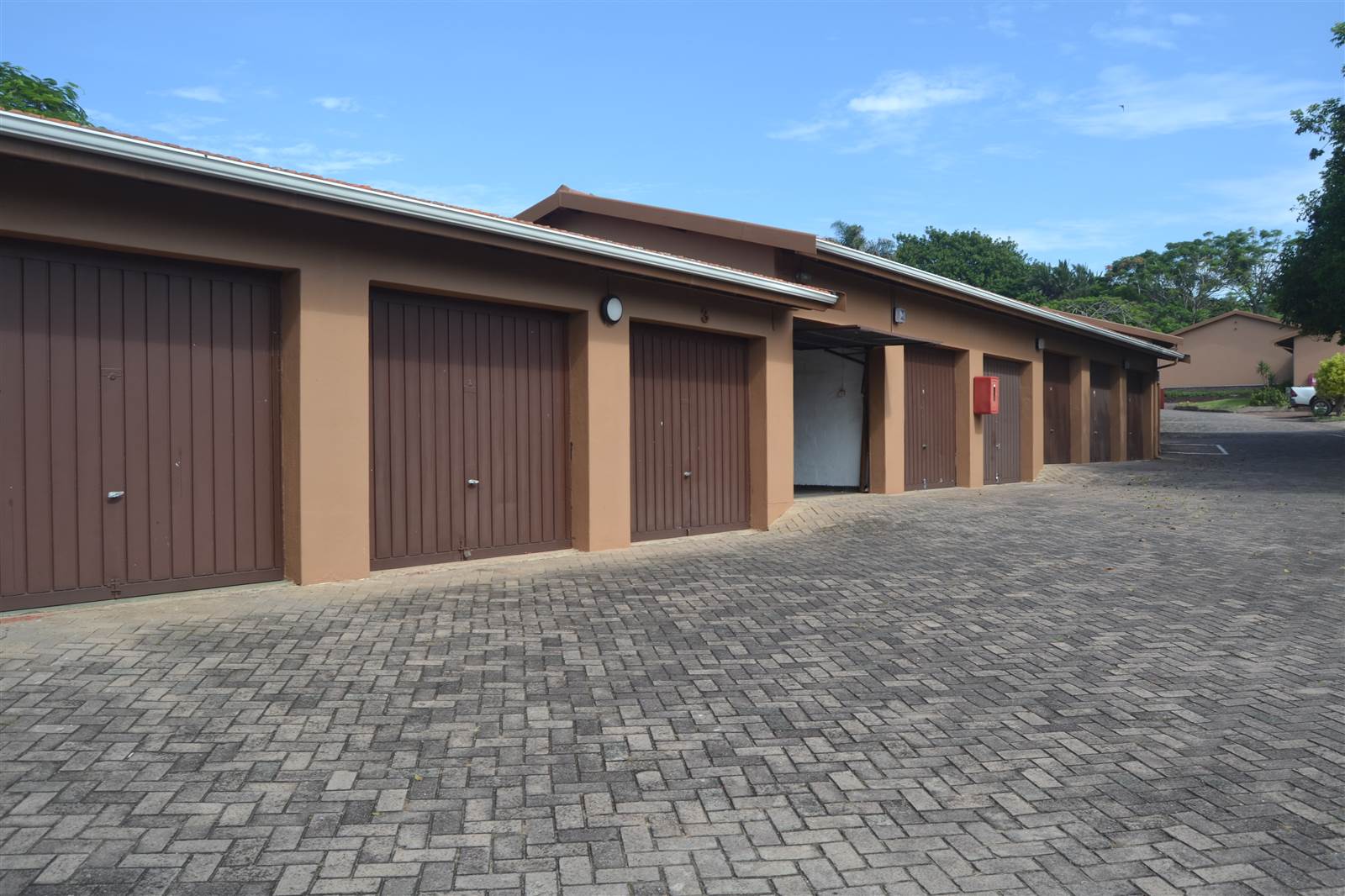 2 Bed Townhouse in Scottburgh South photo number 24