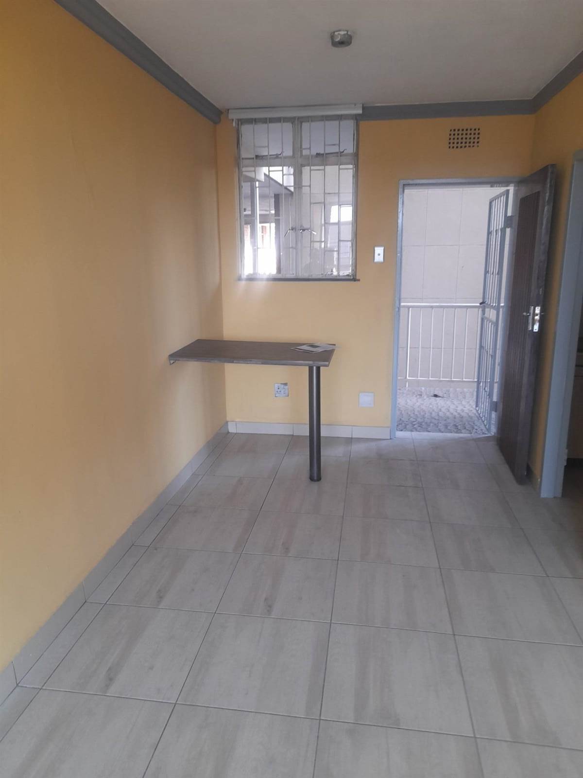 1 Bed Apartment in Vereeniging Central photo number 3